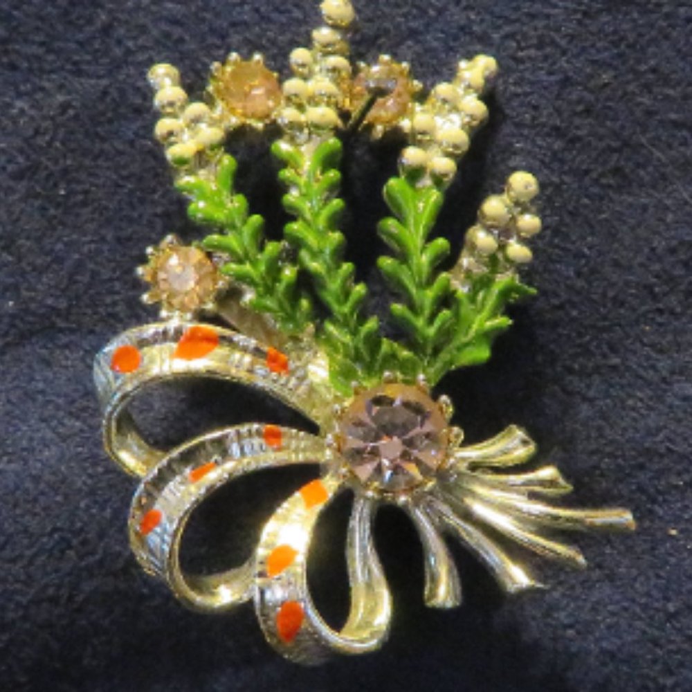 Scottish Lucky White Heather Enamel & Rhinestones Brooch (774)